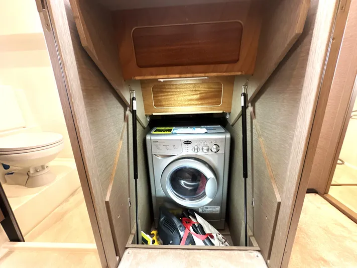  Yacht Photos Pics 2022 Prestige Yachts 460 Fly