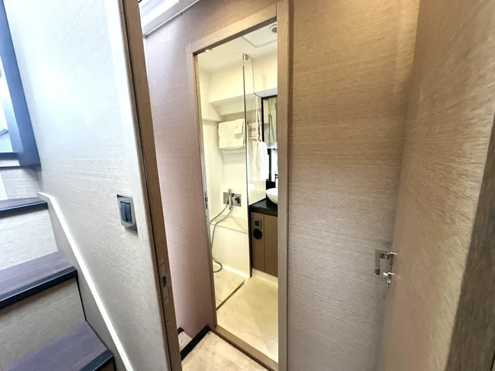  Yacht Photos Pics 2022 Prestige Yachts 460 Fly