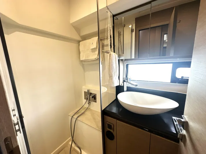  Yacht Photos Pics 2022 Prestige Yachts 460 Fly