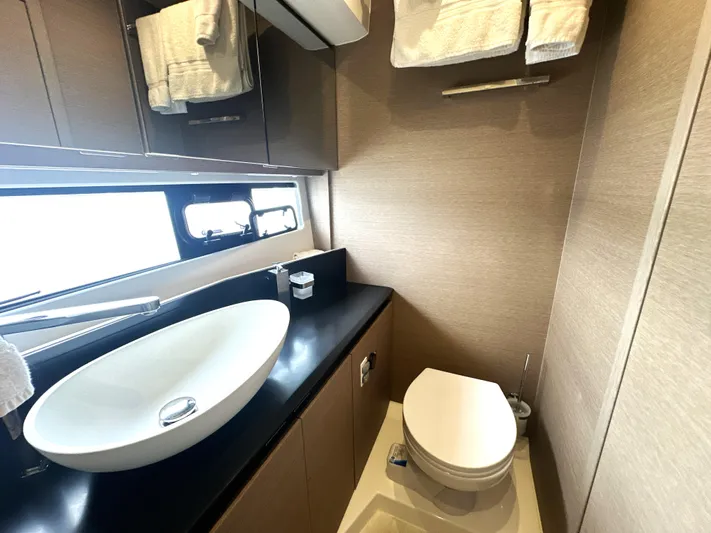  Yacht Photos Pics 2022 Prestige Yachts 460 Fly