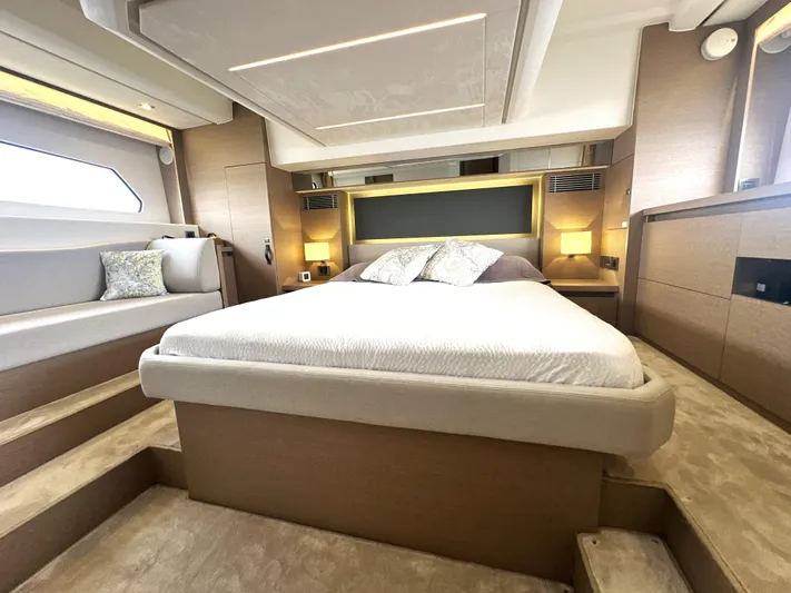  Yacht Photos Pics 2022 Prestige Yachts 460 Fly
