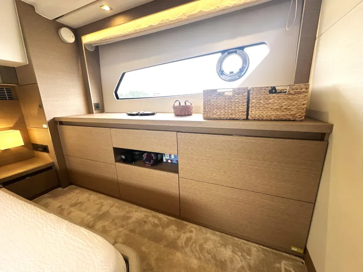  Yacht Photos Pics 2022 Prestige Yachts 460 Fly