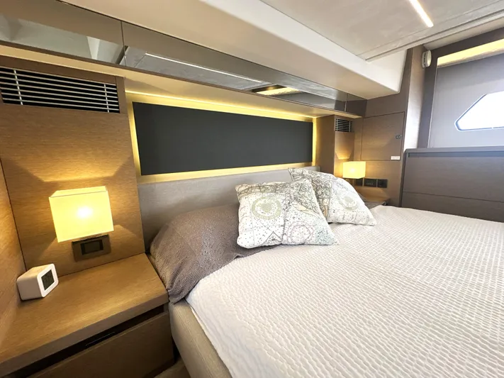  Yacht Photos Pics 2022 Prestige Yachts 460 Fly