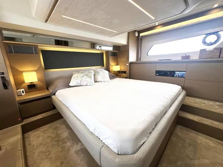  Yacht Photos Pics 2022 Prestige Yachts 460 Fly