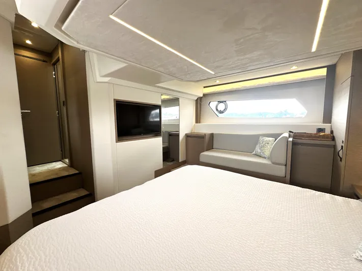  Yacht Photos Pics 2022 Prestige Yachts 460 Fly