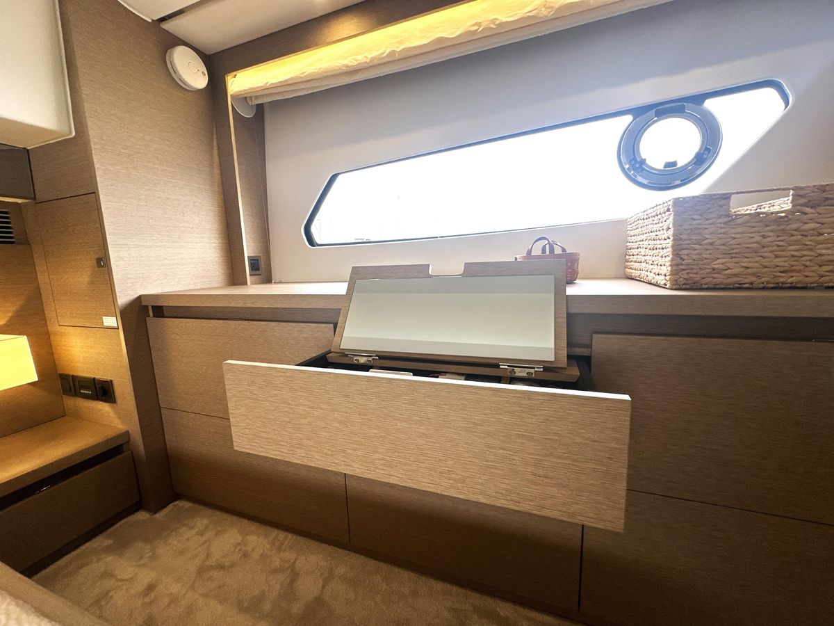 2022 Prestige 46 
