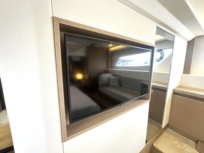  Yacht Photos Pics 2022 Prestige Yachts 460 Fly