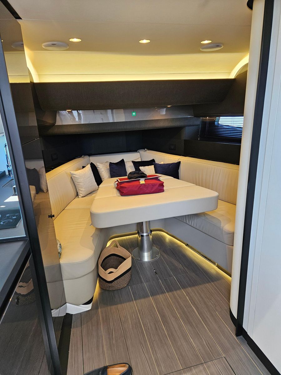 2023 Azimut 42 