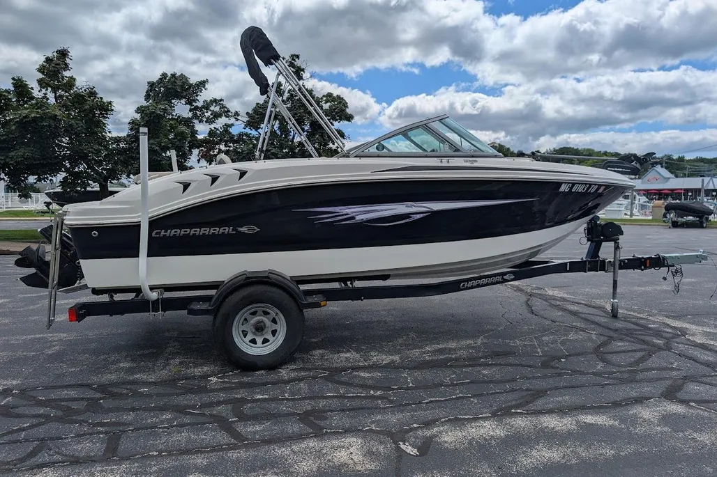 2012 Chaparral 18 H2O Ski & Fish Bateaux de pêche et ski nautique à