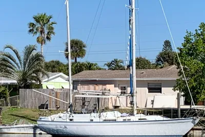 Camper & Nicholsons Sloop