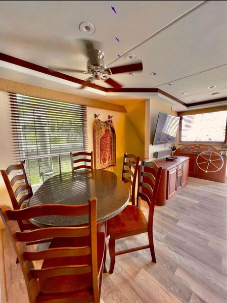 2011 Skipperliner Houseboat