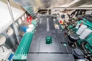 Jesses Girl Yacht Photos Pics Engine room of a 2005 Carolina Classic 28 boat with Volvo Penta engine.