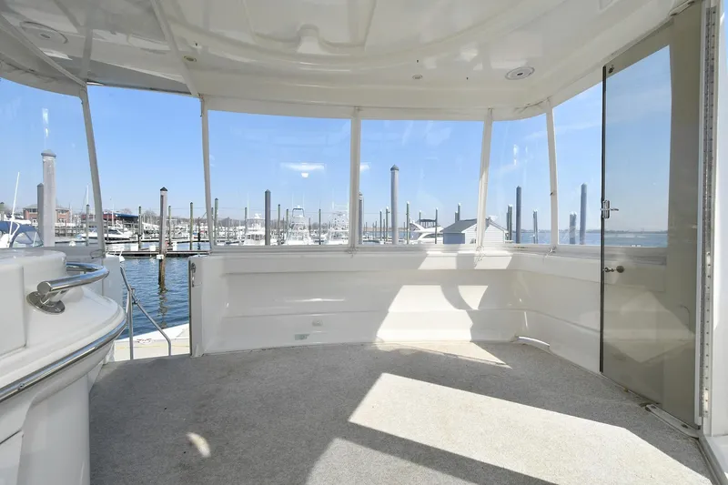  Yacht Photos Pics Spacious interior of 2001 Carver 466 Motor Yacht with marina view.