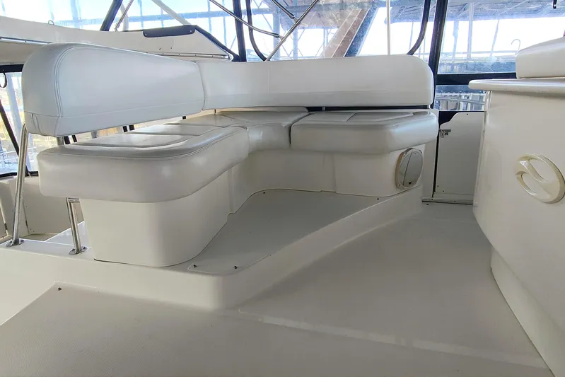 Diversion III Yacht Photos Pics 2002 Silverton 43 Motor Yacht interior with seating and spacious layout.