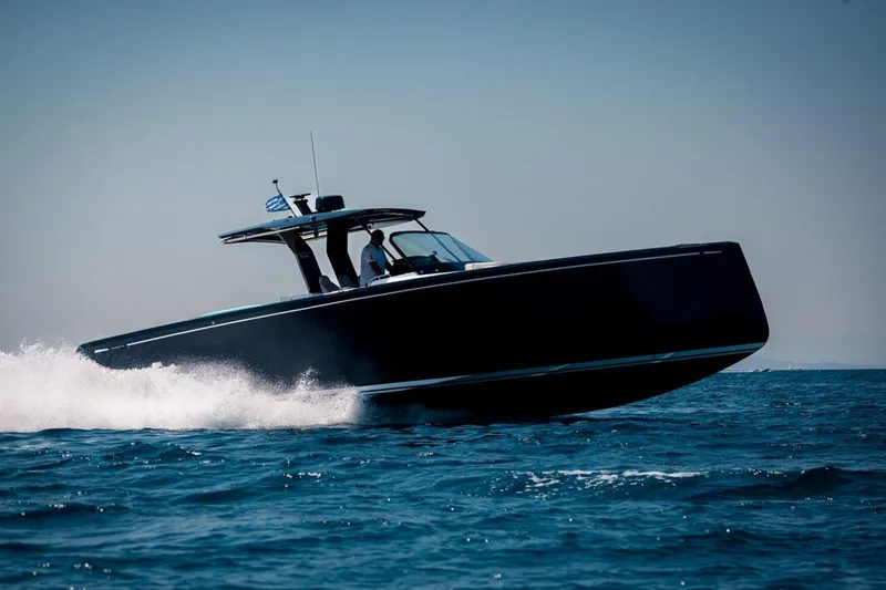 M/y Fizzy Yacht Photos Pics 2021 Pardo 43 yacht cruising swiftly on open water.