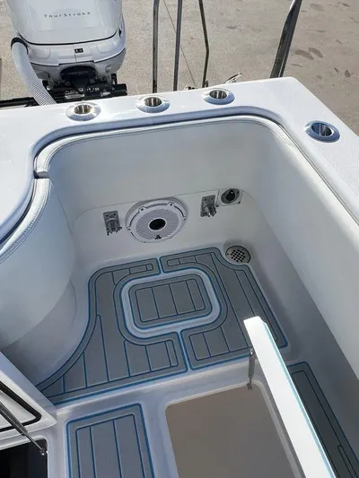 Your New Invincible Yacht Photos Pics 