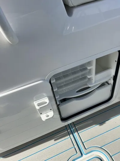 Your New Invincible Yacht Photos Pics 