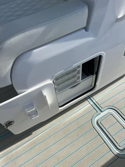 Your New Invincible Yacht Photos Pics 