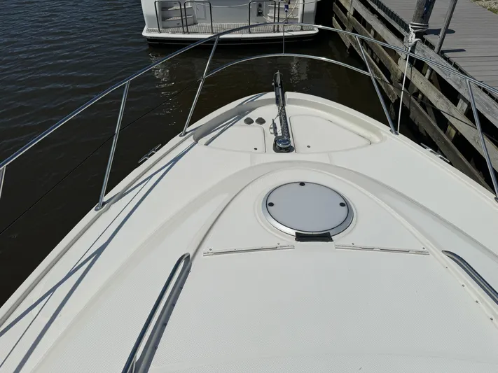 Jjetsdream Yacht Photos Pics 1999 Maxum 4600 SCB yacht bow view at dock.