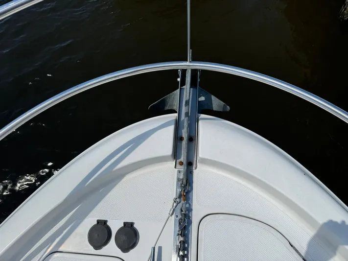 Jjetsdream Yacht Photos Pics Bow of 1999 Maxum 4600 SCB yacht with anchor and railing.