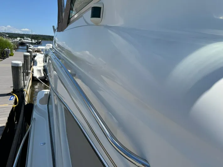 Jjetsdream Yacht Photos Pics 1999 Maxum 4600 SCB yacht docked, showcasing sleek white exterior and chrome detailing.