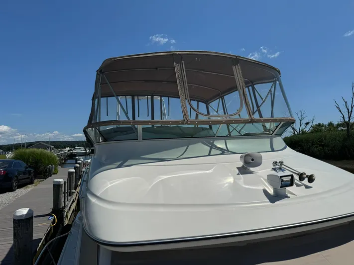 Jjetsdream Yacht Photos Pics 1999 Maxum 4600 SCB yacht docked under clear blue sky.