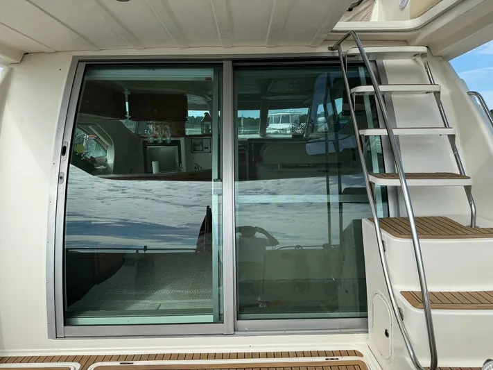 Jjetsdream Yacht Photos Pics 1999 Maxum 4600 SCB yacht with sliding glass doors and exterior staircase.