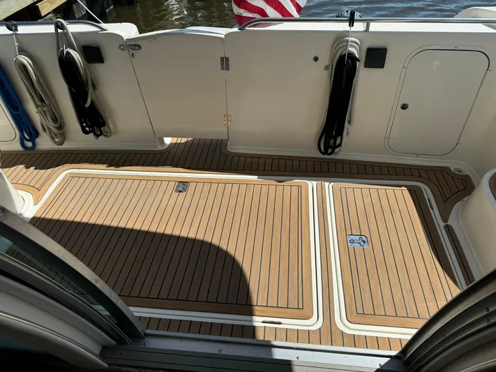 Jjetsdream Yacht Photos Pics 1999 Maxum 4600 SCB yacht deck with teak flooring and coiled ropes.