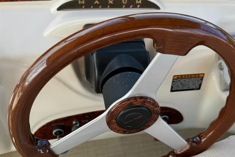 Jjetsdream Yacht Photos Pics 1999 Maxum 4600 SCB boat steering wheel with wood finish and control panel.