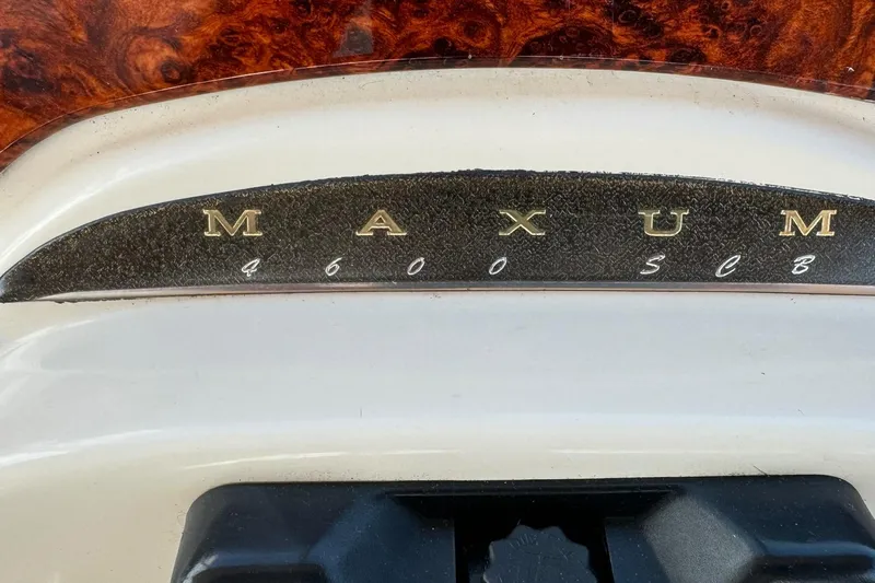 Jjetsdream Yacht Photos Pics Maxum 4600 SCB 1999 boat emblem with wood grain detail.