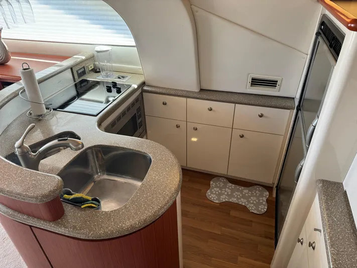 Jjetsdream Yacht Photos Pics 1999 Maxum 4600 SCB yacht kitchen with modern appliances and sleek countertops.