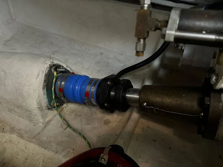 Jjetsdream Yacht Photos Pics Boat engine compartment of 1999 Maxum 4600 SCB, showing mechanical components and wiring.