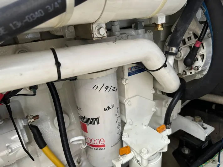 Jjetsdream Yacht Photos Pics Engine compartment of a 1999 Maxum 4600 SCB yacht, featuring detailed mechanical components.