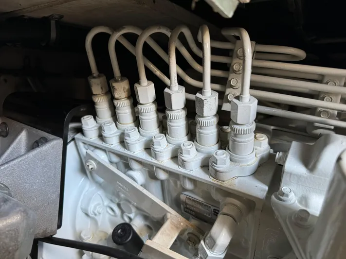 Jjetsdream Yacht Photos Pics Engine components of a 1999 Maxum 4600 SCB boat.