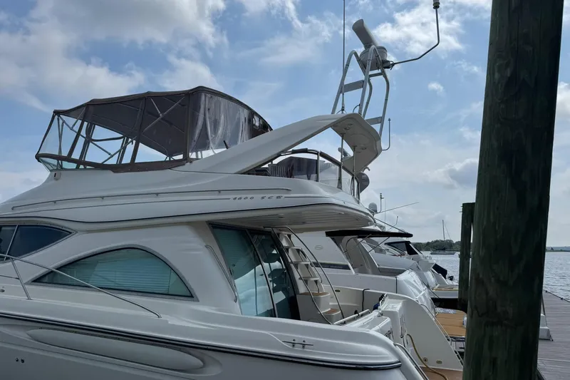 Jjetsdream Yacht Photos Pics 1999 Maxum 4600 SCB yacht docked under a cloudy sky.