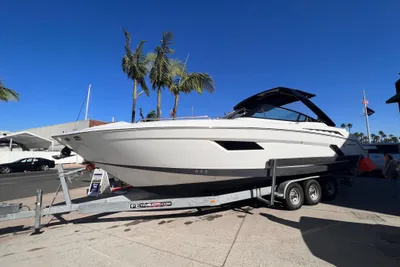 Cruisers Yachts 338 IO