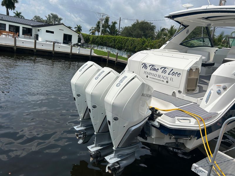 2021 Sea Ray 320 Sundancer