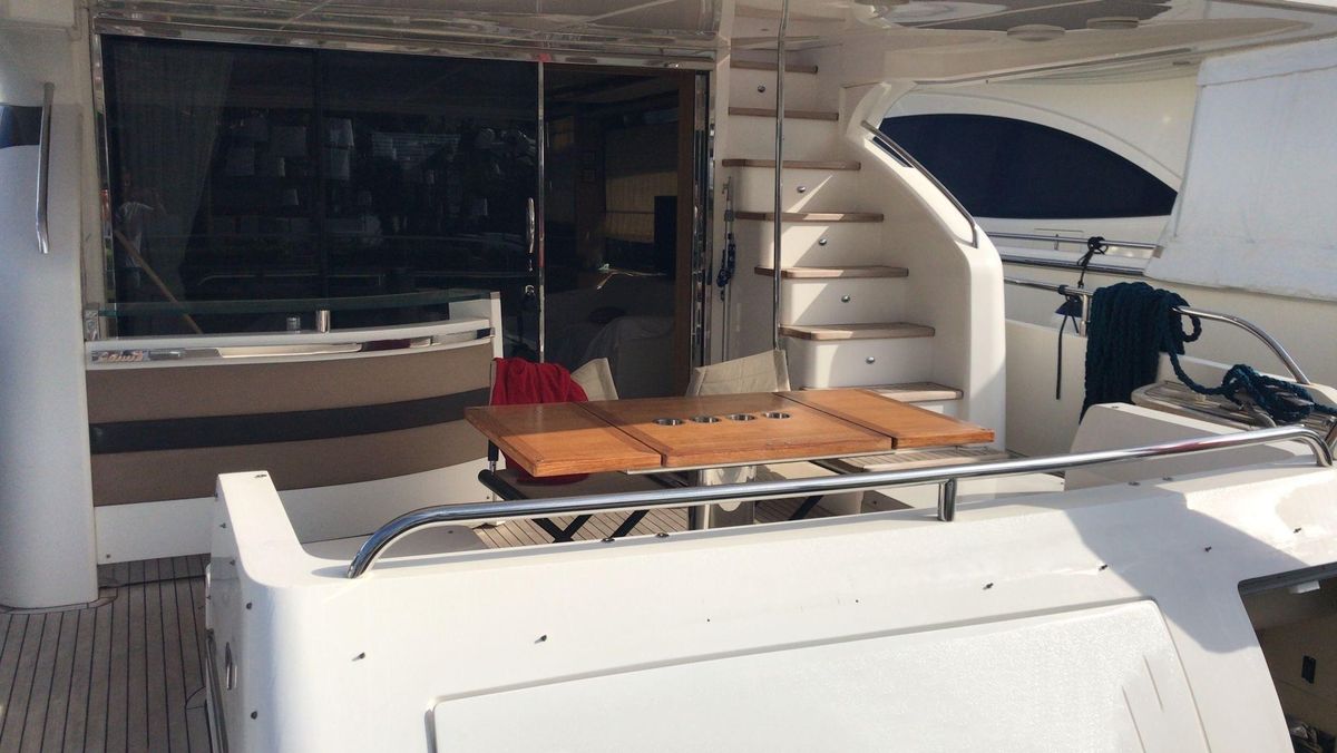 2010 Princess 74 