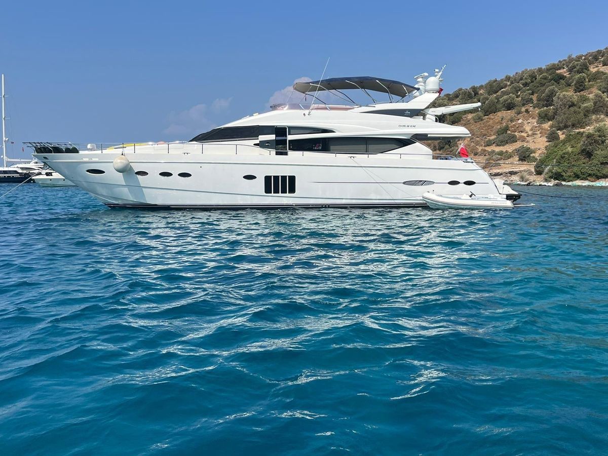 2010 Princess 74 