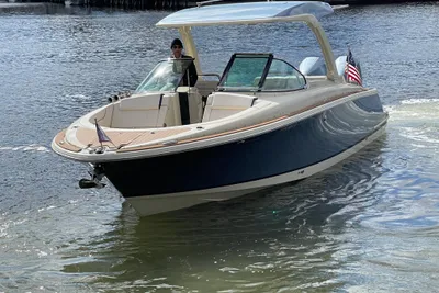 Chris-Craft Launch 31 GT