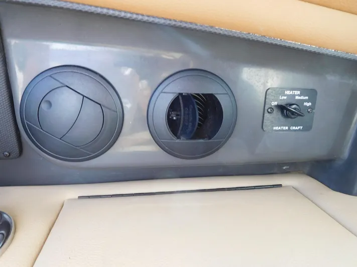  Yacht Photos Pics 2015 Sea Ray 350 SLX dashboard with heater controls and air vents.