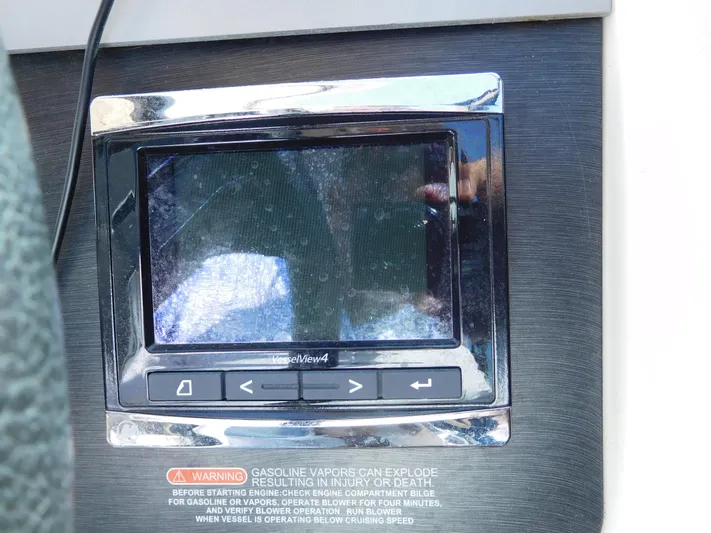  Yacht Photos Pics 2015 Sea Ray 350 SLX dashboard display with control buttons and safety warning.