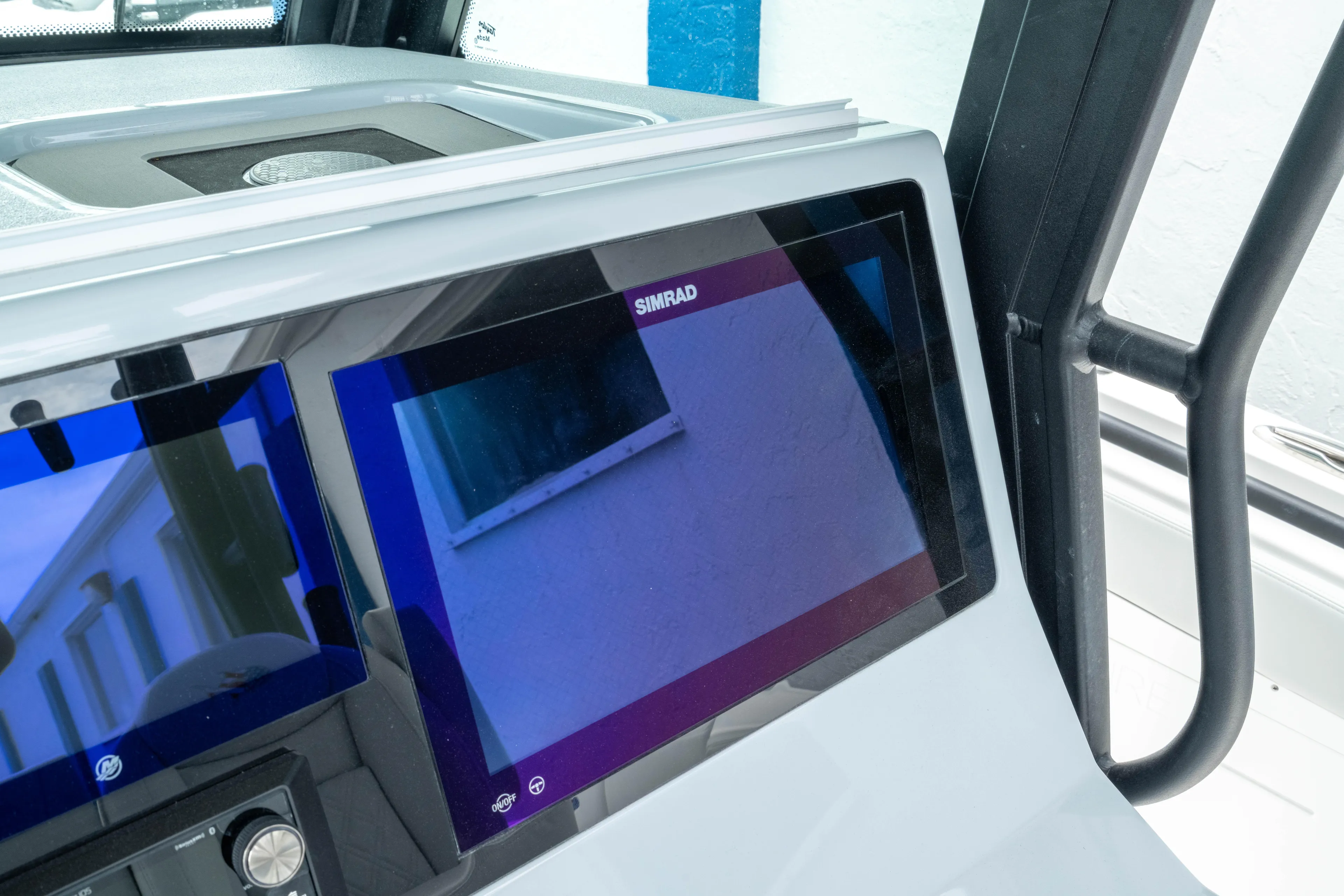  Yacht Photos Pics 2026 Crevalle 33 CSF boat dashboard with modern navigation display.