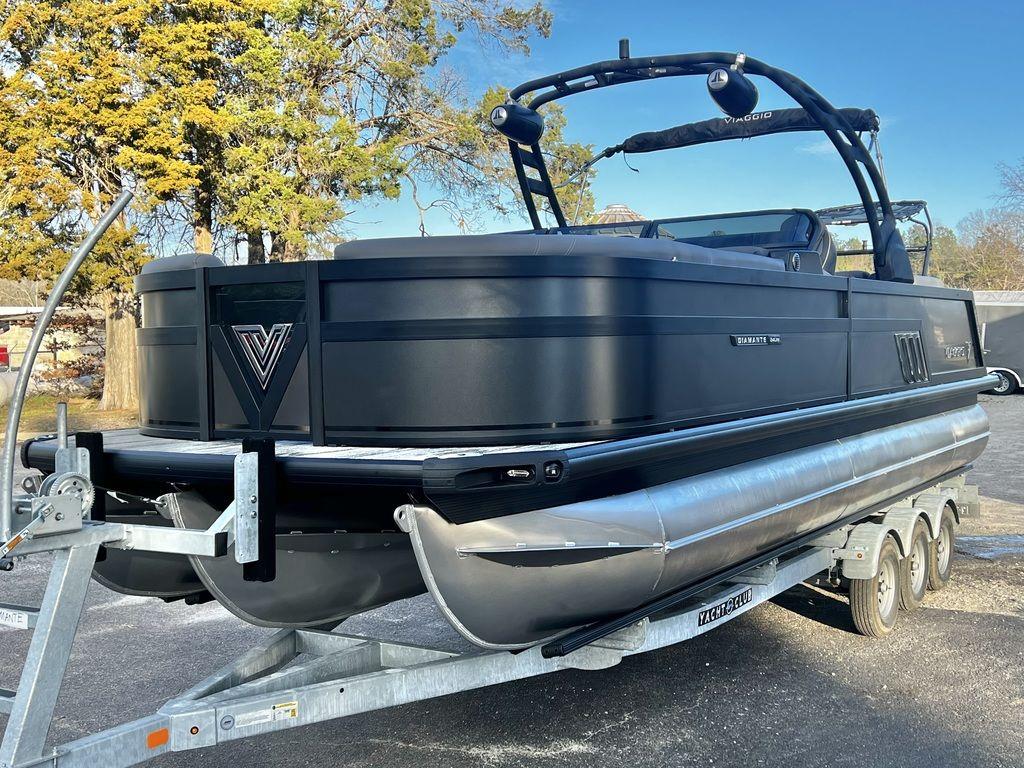 Viaggio Diamante 24' UW A-T (Quad Lounge Windshield) - Triple Toon - IN STOCK!
