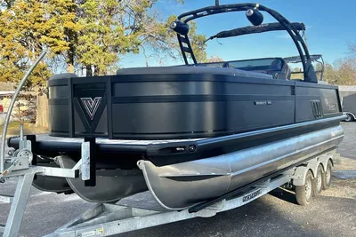Viaggio Diamante 24' UW A-T (Quad Lounge Windshield) - Triple Toon - IN STOCK!
