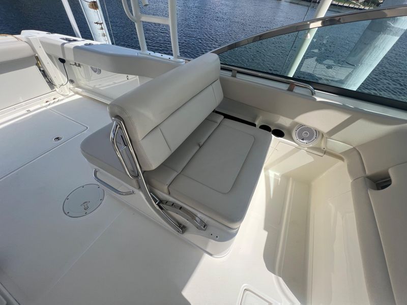 2016 Boston Whaler 270 Vantage