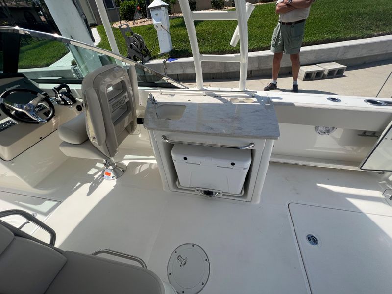 2016 Boston Whaler 270 Vantage