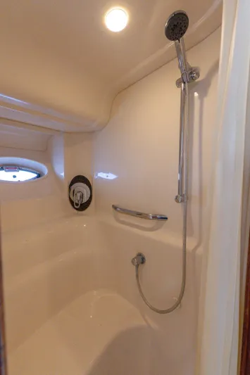  Yacht Photos Pics 2005 Sea Ray 420 Sundancer shower with modern fixtures and lighting.