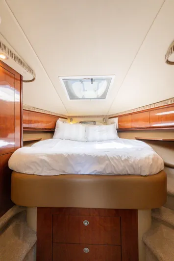  Yacht Photos Pics Luxurious cabin interior of 2005 Sea Ray 420 Sundancer yacht with cozy bed.