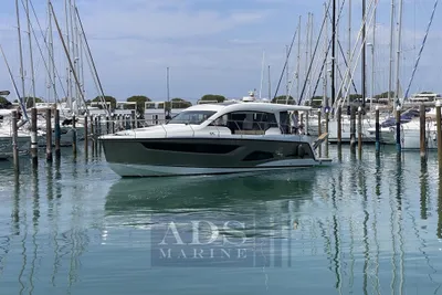 2019 Sealine C390